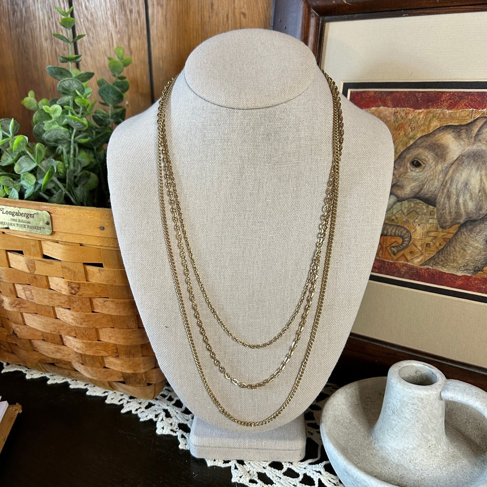 Elegant Gold Layered Necklace